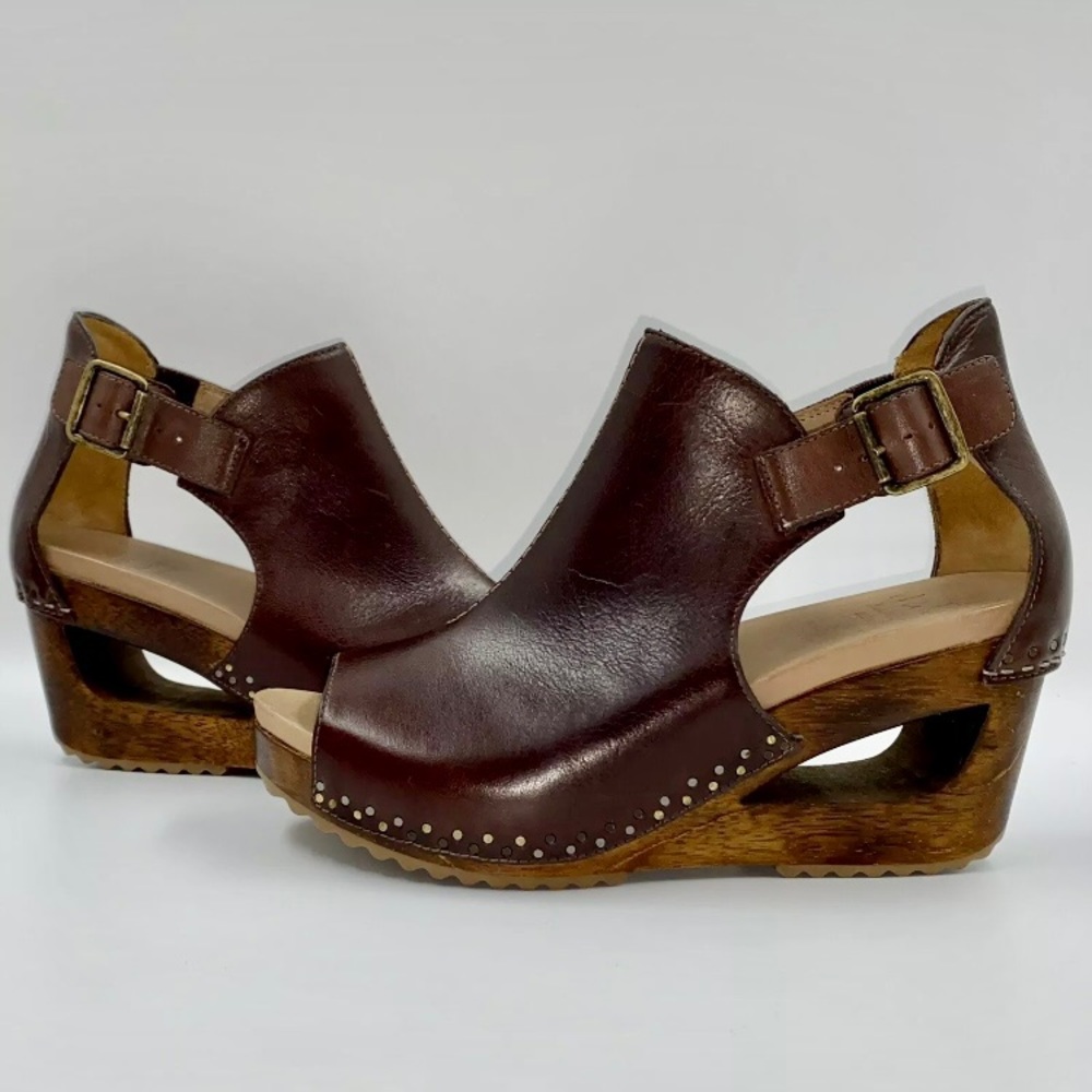 Dansko Wooden Wedge Cutout Peep-Toe 3.5 Inch Heels in Brown Leather Sz 9.5/10US